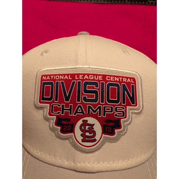 St. Louis Cardinals 2019 NL Central Division Champions New Era 9FORTY Snapback - Picture 2 of 9